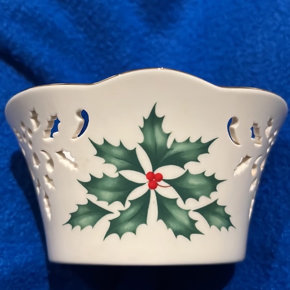 NWT Lenox Small Pierced Bowl with Holly Leaves & Berries Holiday Dimension - Picture 8 of 12